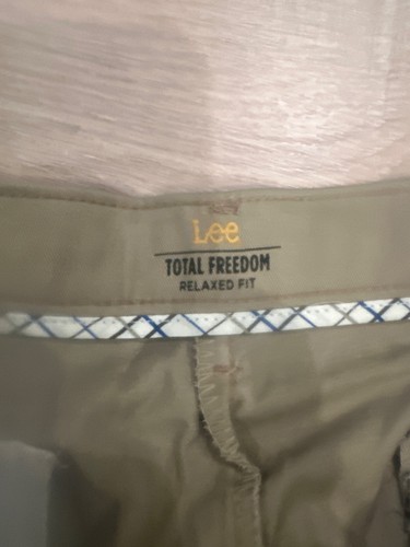 Lee Men S Total Freedom Relaxed Fit Tapered Leg Pant - Picture 6 of 9