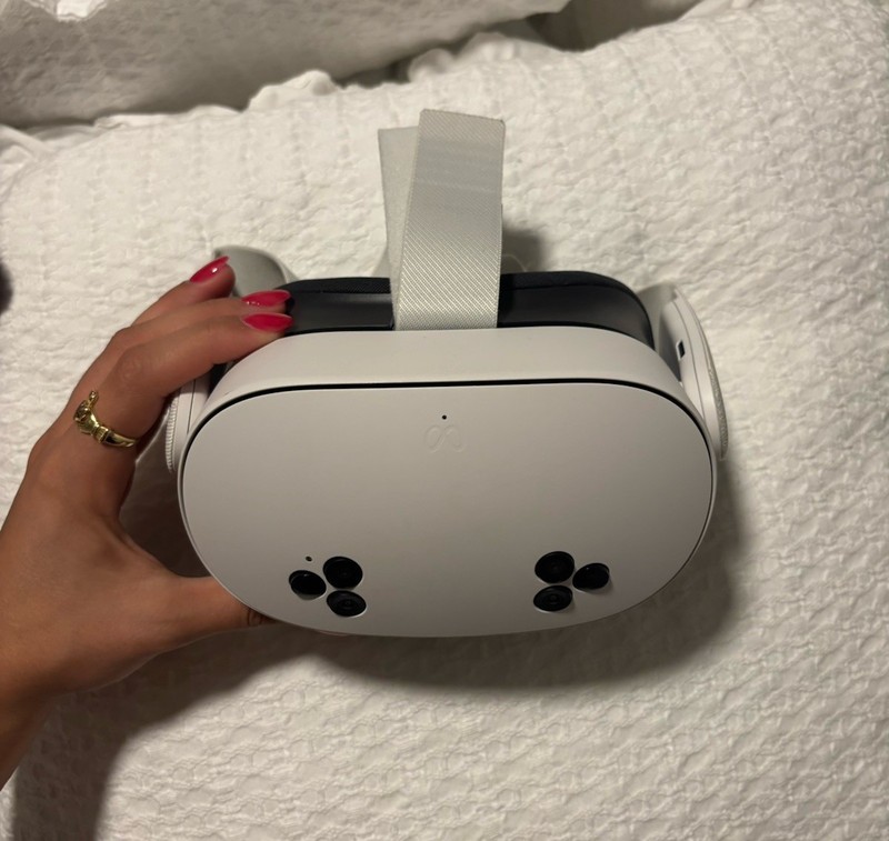 Meta Quest 3S Standalone VR Headset, White w/ Touch Controllers