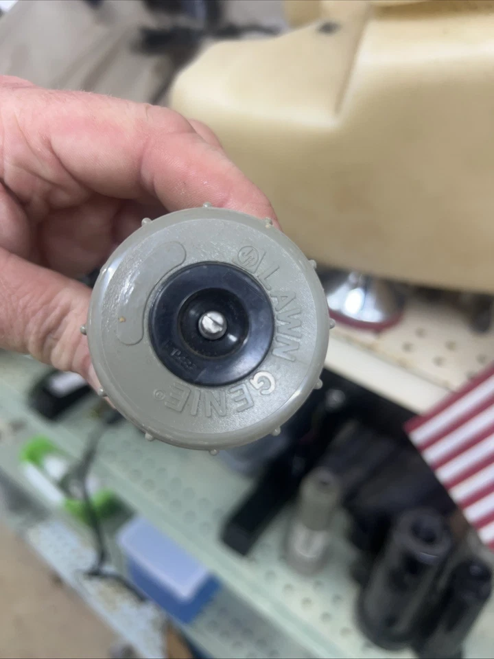 Sistema de riego automático Lawn Genie cabezal de raya lateral emergente de 4” Foto 2 de 4