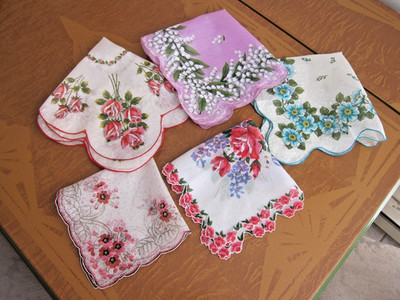Lot of 5 Vintage Linen Floral Scalloped Edge Hankies Pristine