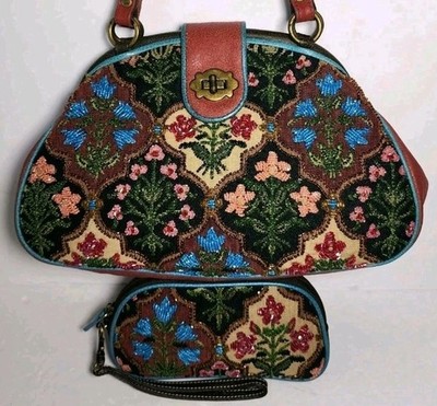 ISABELLA FIORE SWEDISH BOUQUET COL HEAVILY HAND BEADED HANDBAG COIN WRISTLET SET