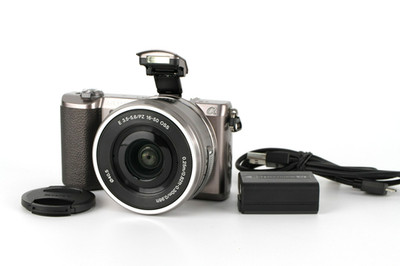 [Near Mint s/c 13446] Sony Alpha A5100 mit 16-50mm englischer Sprache #139A
