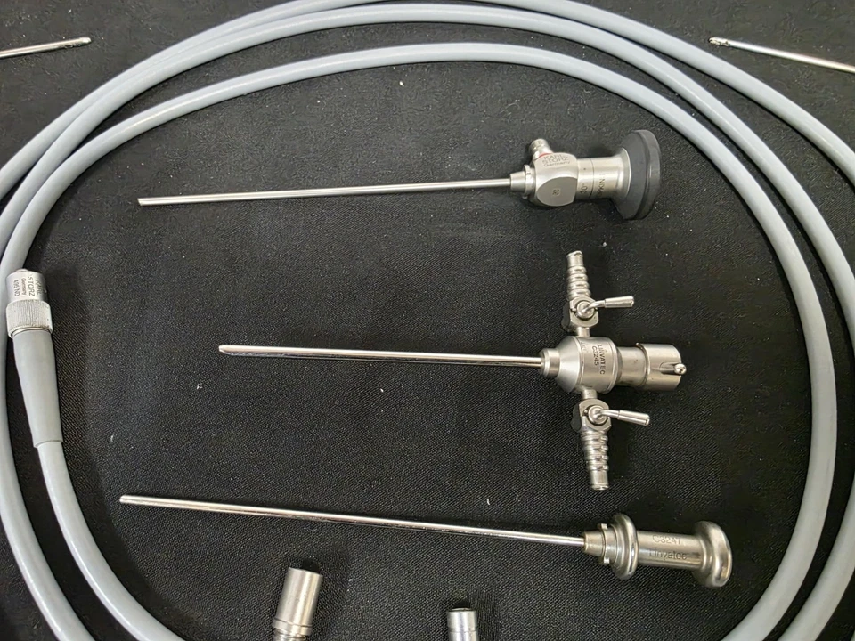 Juego de artroscopia articulada pequeña K. Storz 4x30° con bandeja Foto 2 de 4