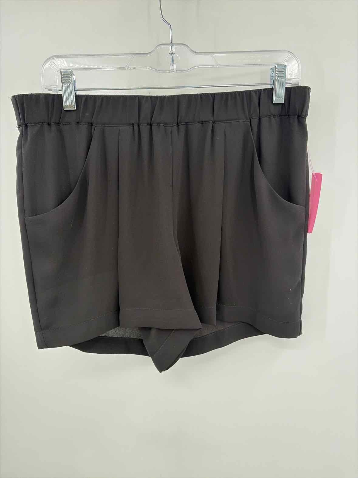 Pre-Owned BCBG Black Size Medium Basic Shorts - image 1