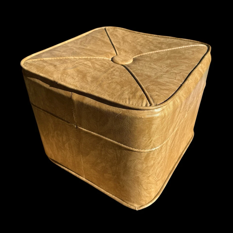Cubo MCM de colección reposapiés cuadrado otomano Naugahyde vinilo beige marrón Foto 3 de 4