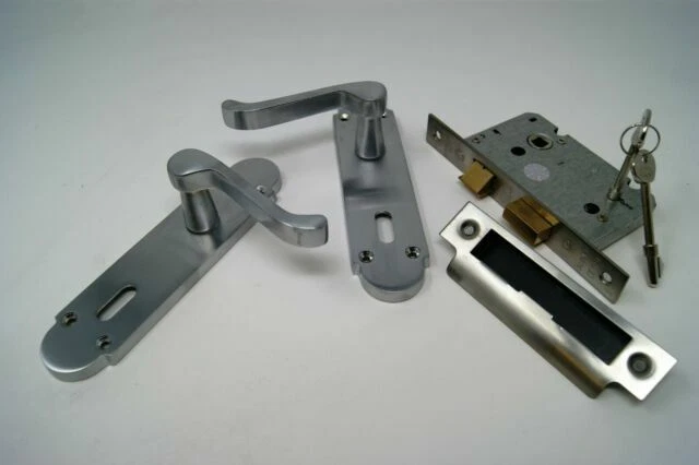 Chrome Door Door Knobs