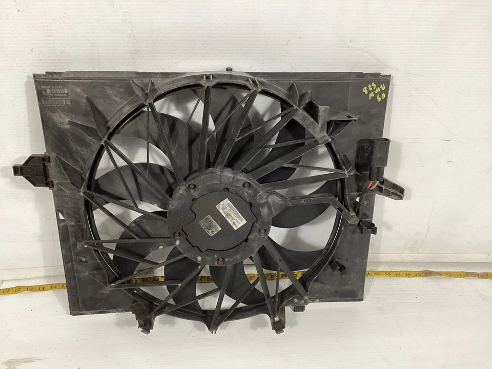 2009-2013 BMW 528i XDRIVE Engine Motor Cooling Radiator Fan Shroud 6946638 OEM . Foto 4 de 4