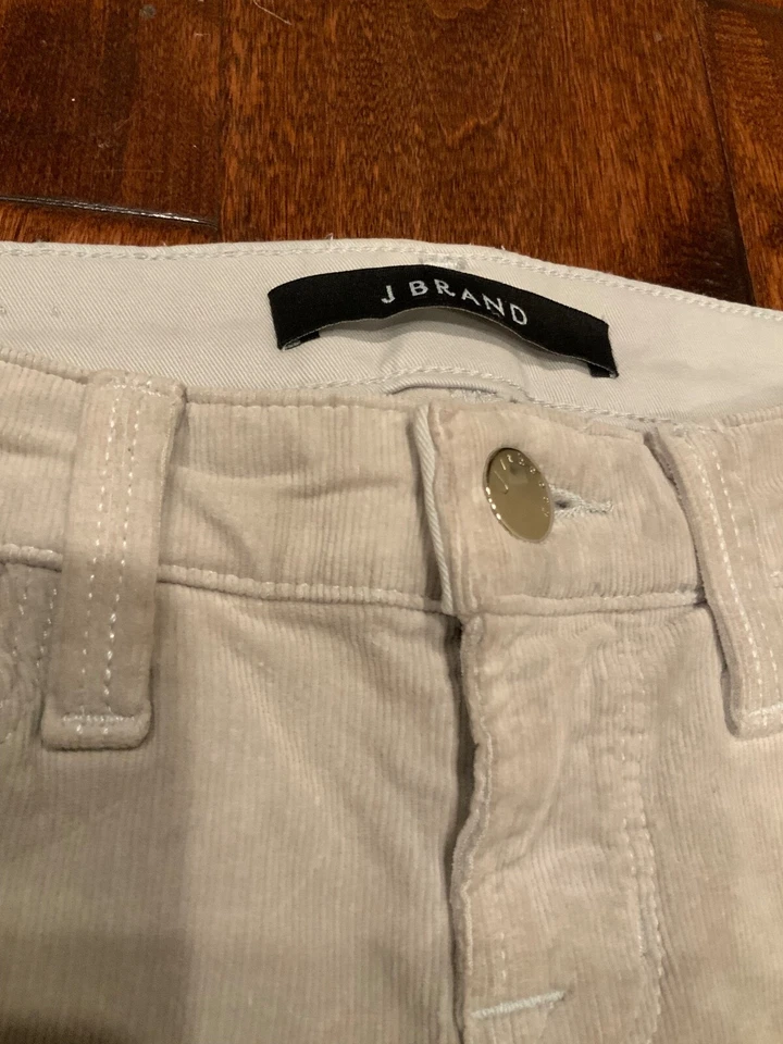 Pantalones de pana de ballena finos pierna ajustada gris claro marca J, talla 24 Foto 3 de 4