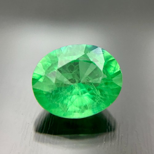 HUGE 10.30 CT PERFECT EMERALD CHATHUM CORUNDUM OVAL GEMSTONE - Picture 2 of 3