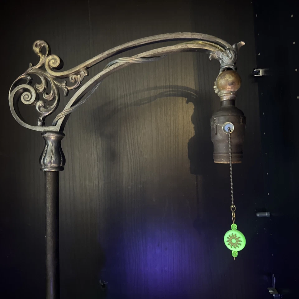 Uranium Slag Glass Jadeite Table Lamp Art Deco Antique  Houze Akro Agate - Image 3 of 4