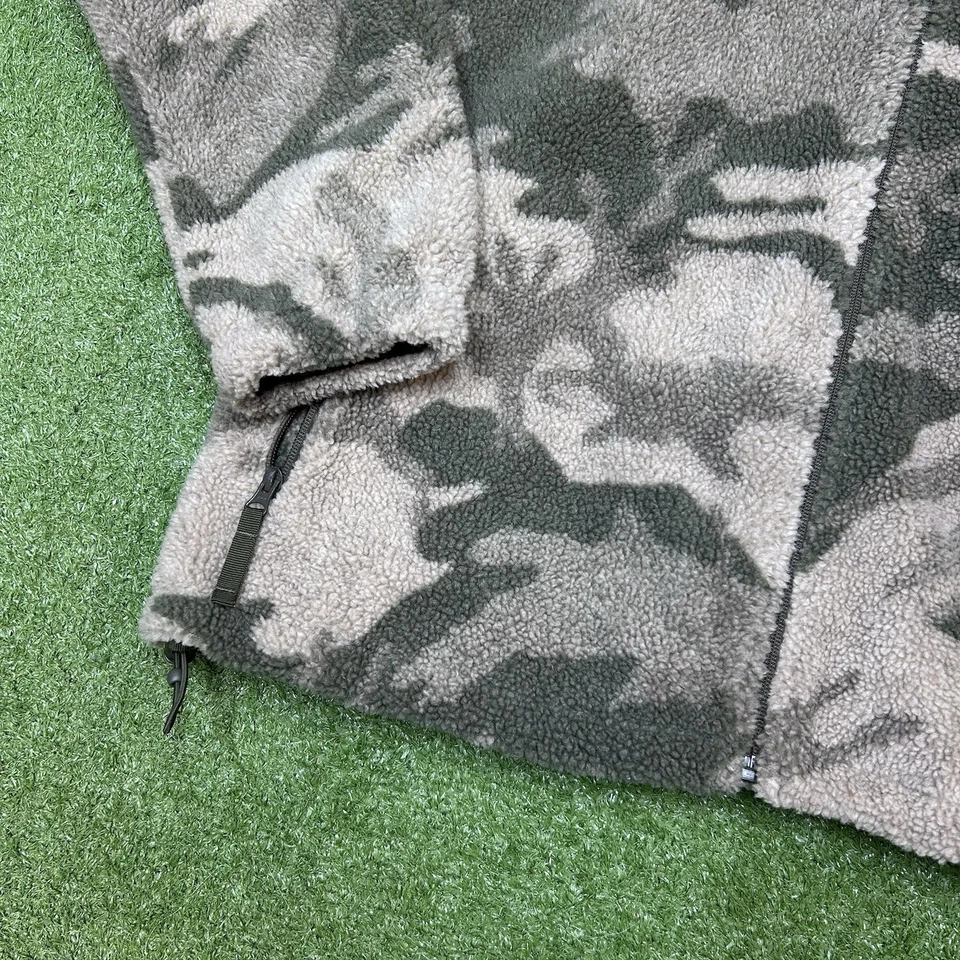 Cabela's DISCONTINUED Large Outfitter Camo Berber Jacket NWT - Image 4 of 4