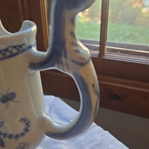 4 piece Collection of Vintage Blue and White Ceramic Decor Pieces - Picture 12 of 18