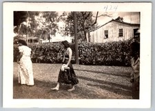 Vtg B&W Snapshot Women Walking Outdoors Barefoot Lei Patterned Skirt House 1940s