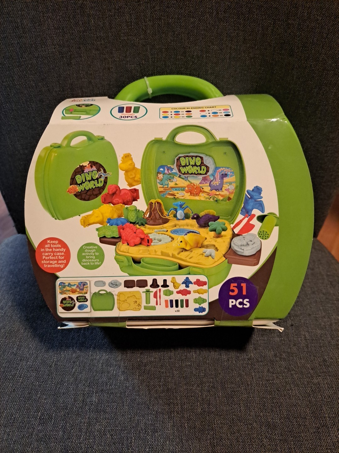 Toy Velt, 51 Pcs Play Dough "Dino World", Innovative Toys Kit.  New!!!