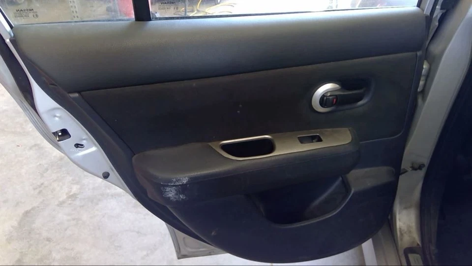 VERSA 2010 Door Trim Panel Rear 638865 Foto 2 de 2
