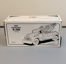 First Gear 1957 International Harvester R-200 Tow Truck 134 Diecast Boxed