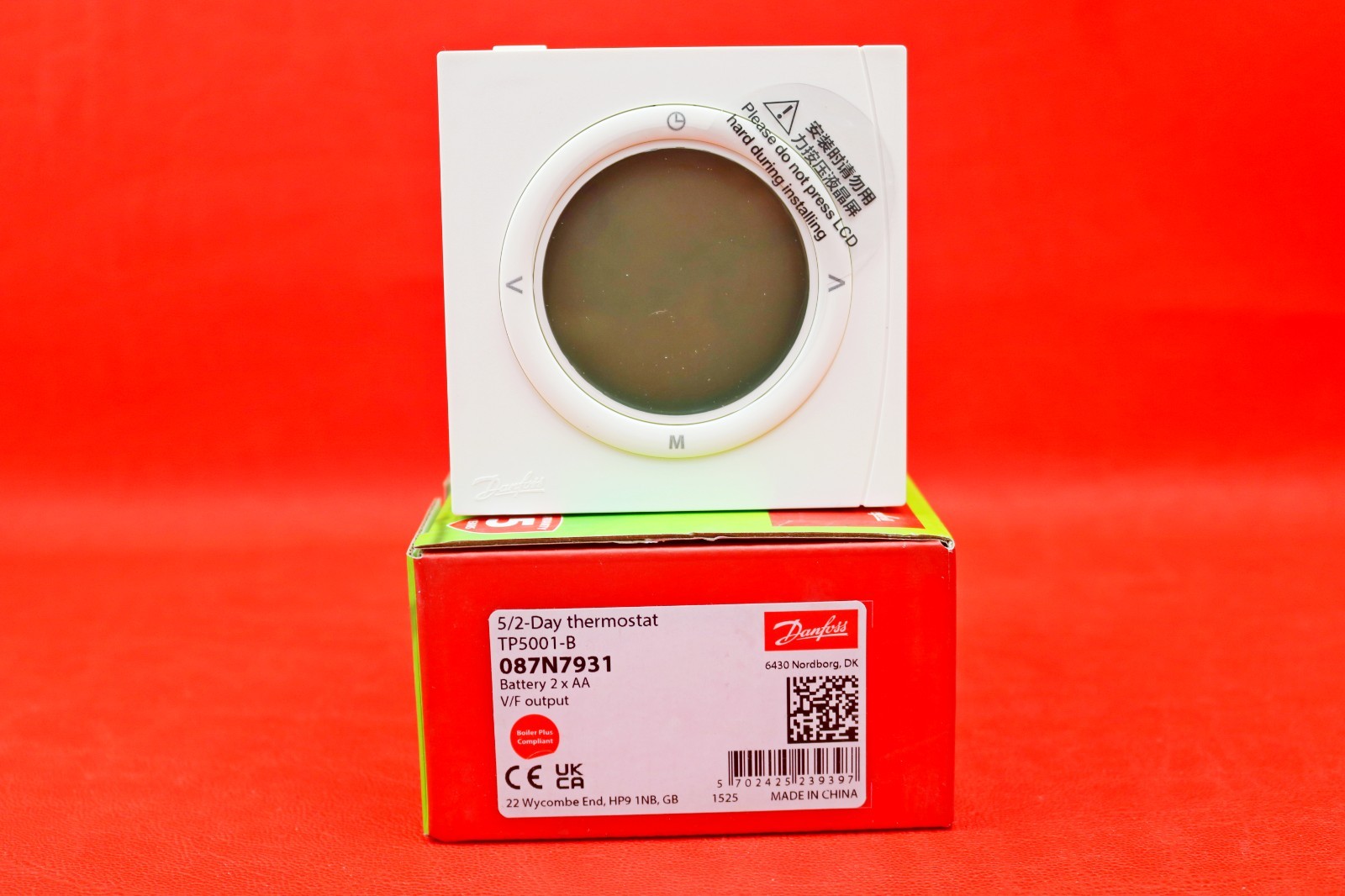 Danfoss Tp5001b Battery Powered Digital Electronic Programmable Room Thermostat 087N7931 - Image 3