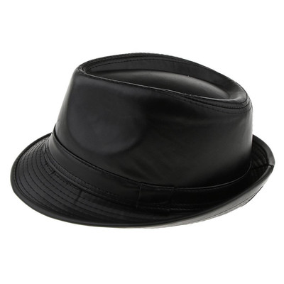 Fedora hat verschiedene Altersstufen und lässt sich leicht mit einem Outfit