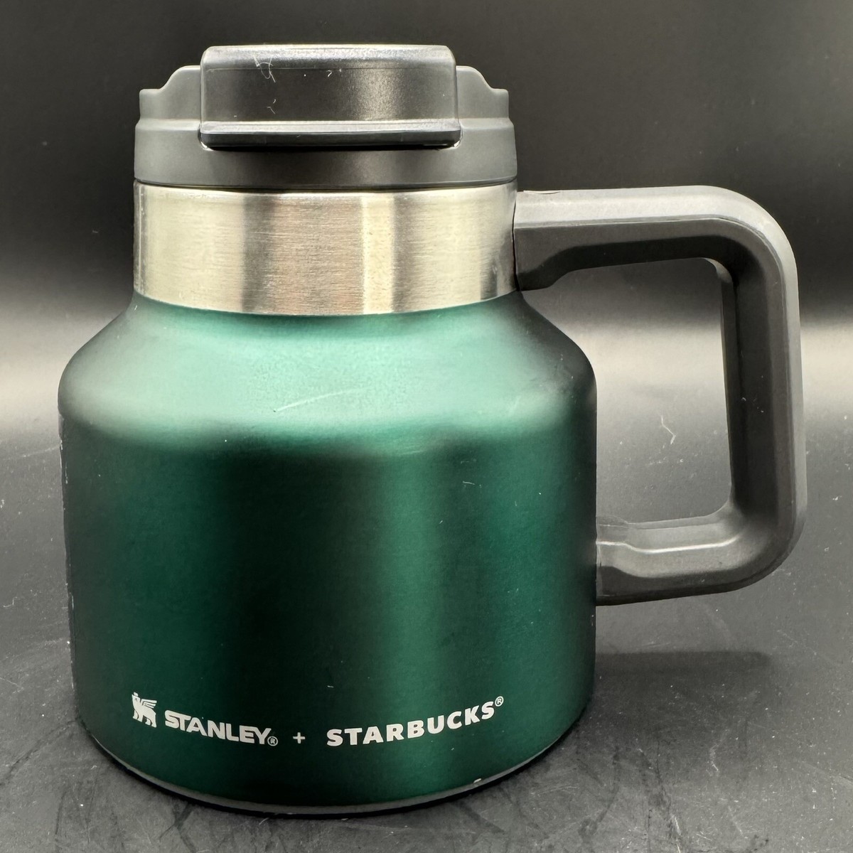Starbucks x Stanley Collaboration Mug 20 oz Green Travel Mug
