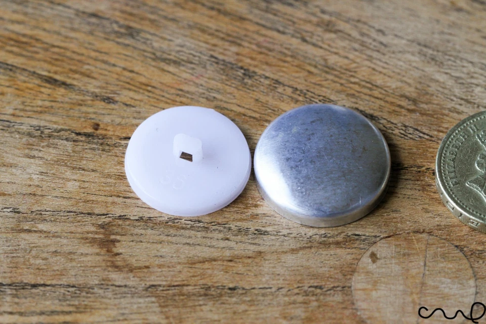 100 x 36L Button Blanks Cover Non Astor Sets White Metal Plastic 23mm Sewing - Image 2 of 4
