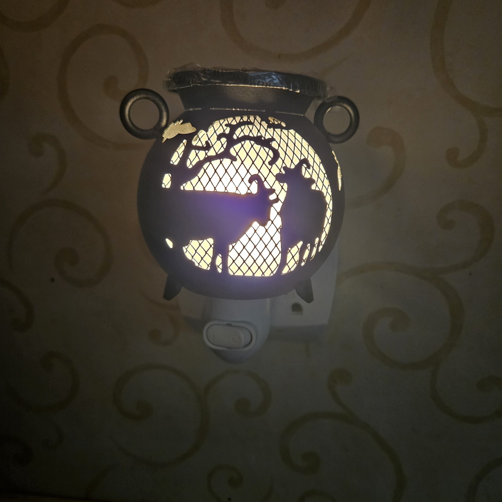 Halloween Black Cauldron Electric Wall Outlet Wax Warmer + 2 Harvest Spice Scent