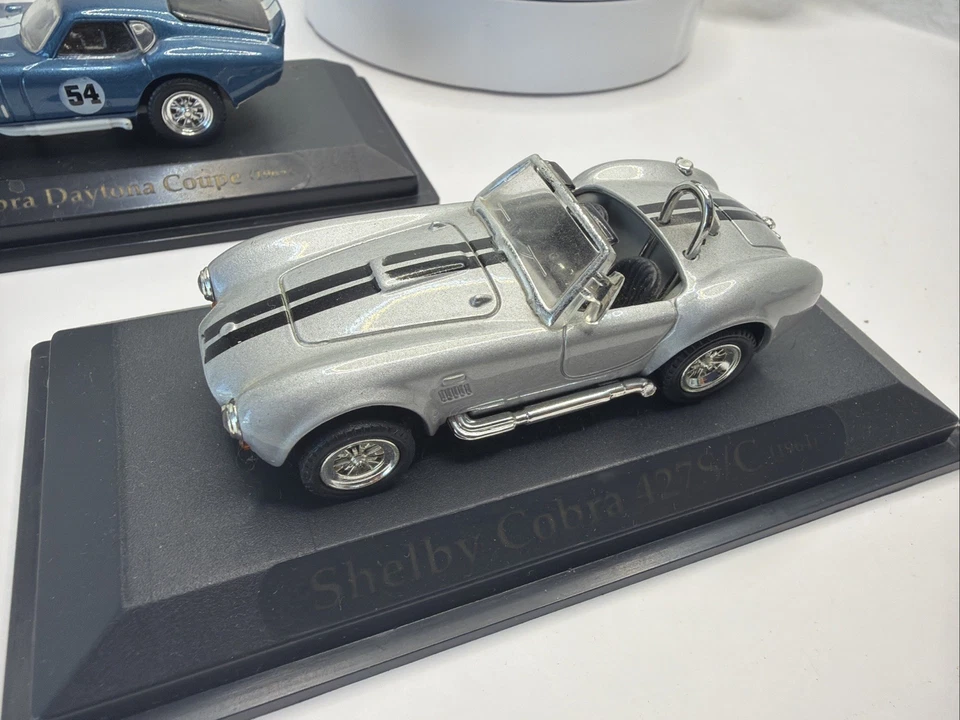 Cupé Shelby Cobra 427 1:64. Sobre base.  Coches modelo diecast 1964 1965 Foto 2 de 4