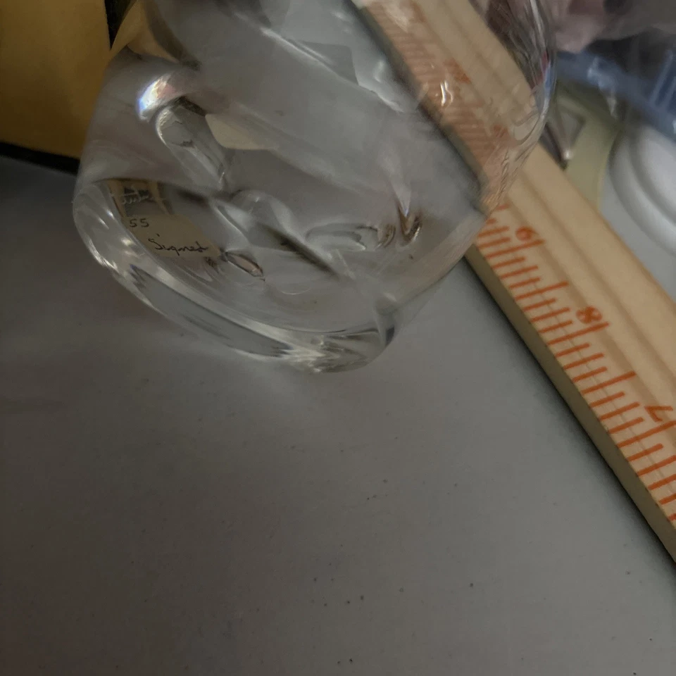 "Botella de perfume vintage firmada con caja de 8"" de alto" Foto 2 de 3