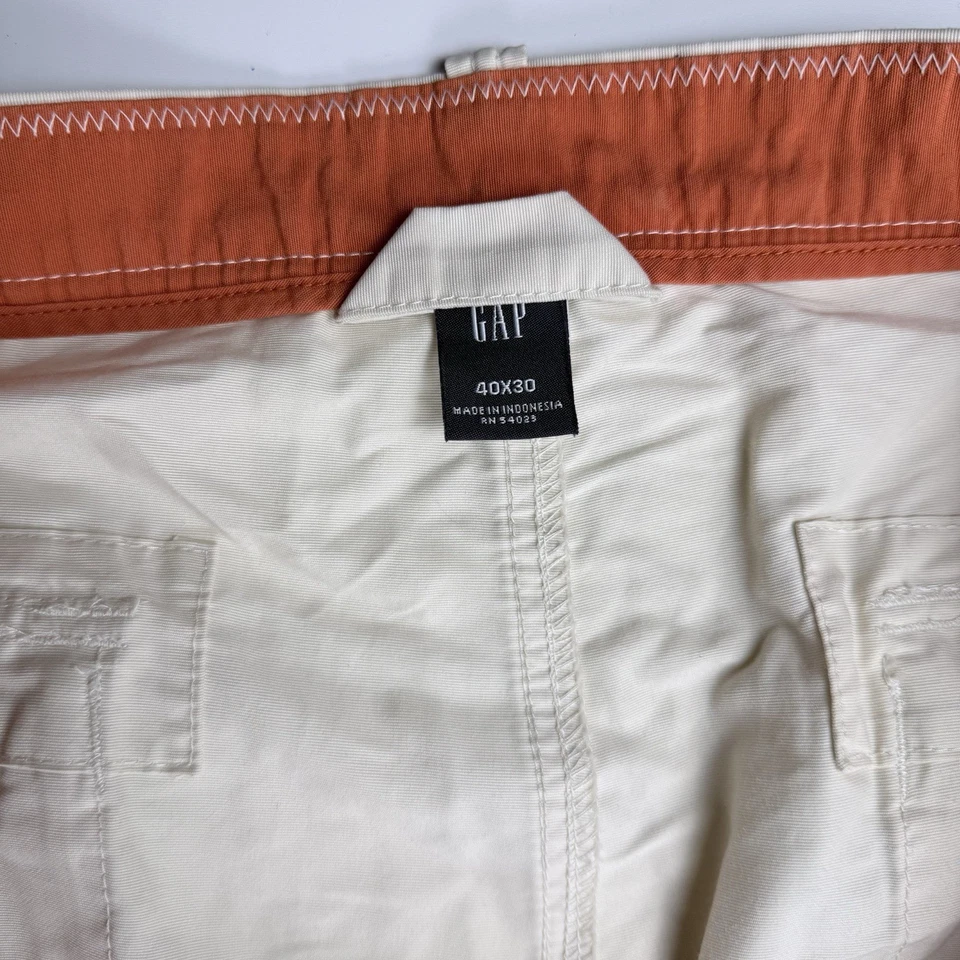 Y2K GAP 男式裤子 40x30 奶油色白色休闲平底斜纹棉橙色 — 第 2/4 张图片