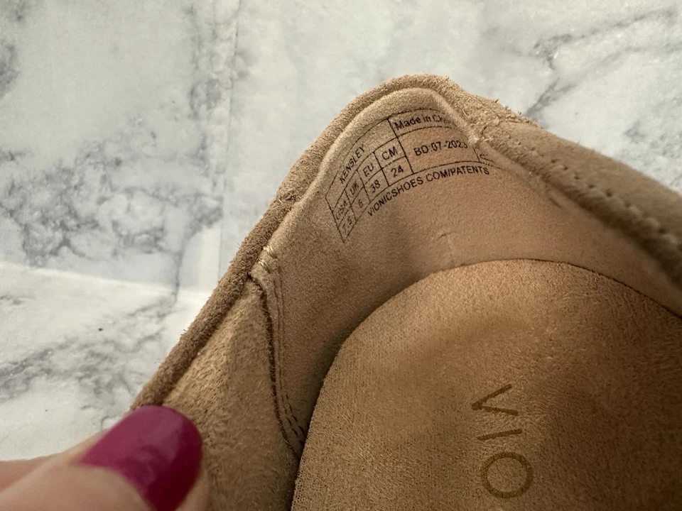 Vionic Kensley Tan Suede Leather Loafers sz 7.5 Lightweight Slipon Rubber Sole - Image 4 of 4