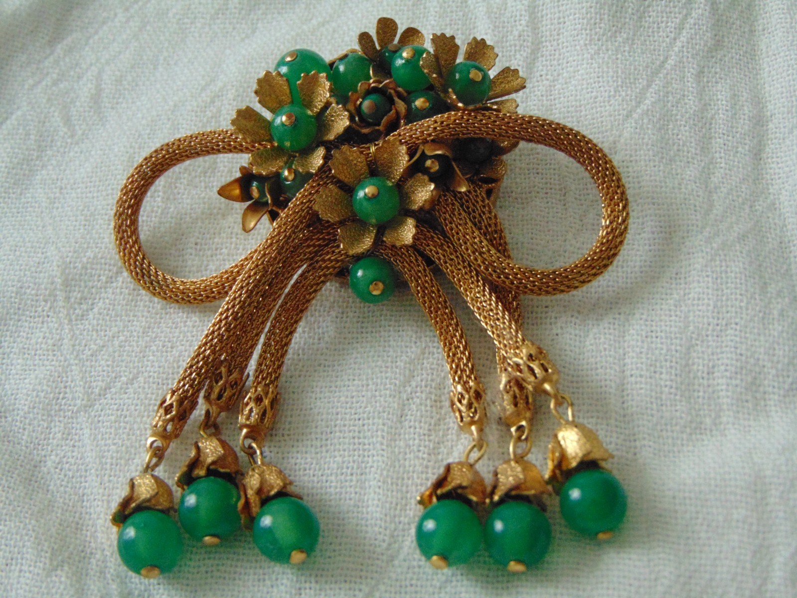 antique early Miriam Haskell mesh bow faux Jade dangles beads brooch
