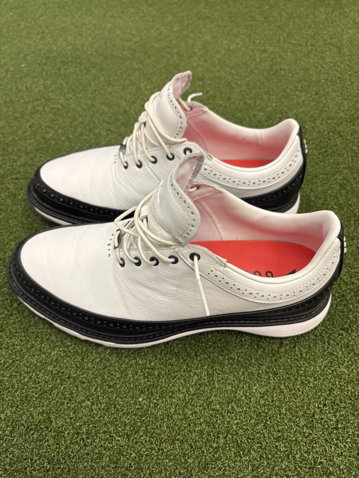 Zapatos de golf Adidas MC80 Oxford sin clavos para hombre (9,5, negro/blanco) Foto 2 de 4