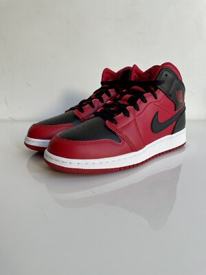 靴/バッグ Jordan 1 Mid "Reverse Bred" スニダンで購入可】5/28発売 Nike Air Jordan 1 Mid 