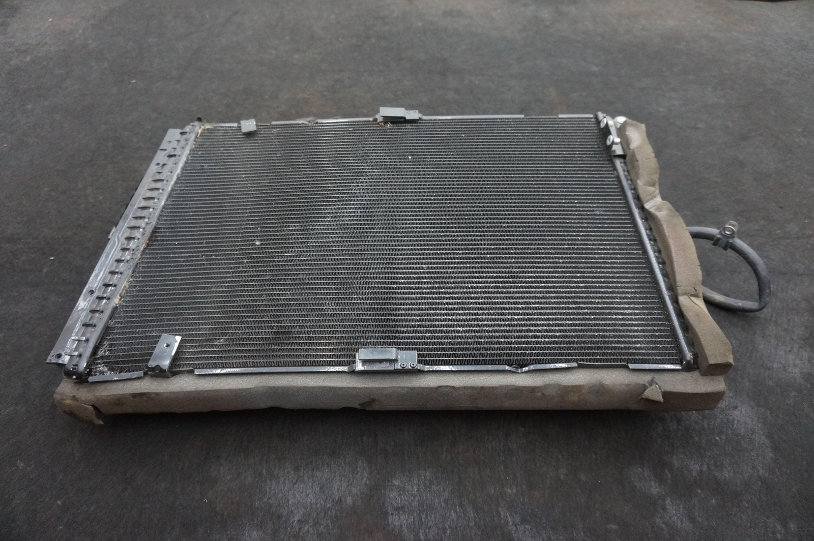 Rear Right Passenger Side Radiator OEM 11L0360CP McLaren 650S 2015 *Note