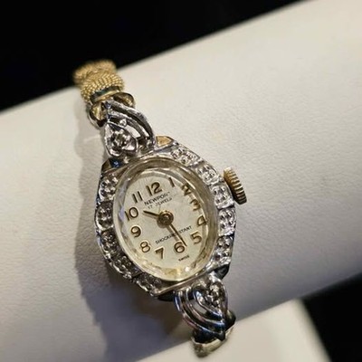Vintage Newport 17 jewel, swiss movement, gold ladies watch