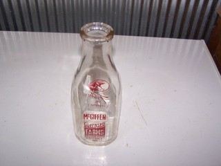 Vintage McGIFFEN GUERNSEY FARMS Quart Milk Bottle VINCENNES INDIANA Cow Graphic