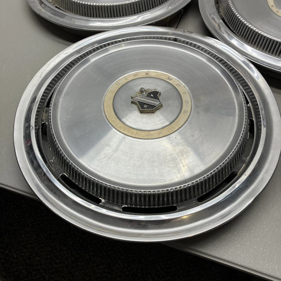 4 tapacubos de cubierta de rueda Buick Electra 1971 1972 1973 vintage de 15" usados Foto 3 de 4