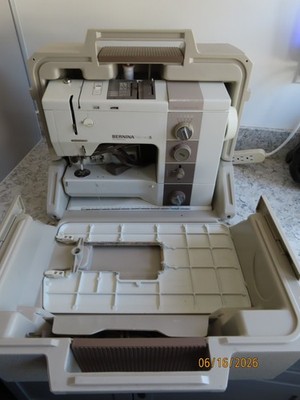 Bernina 930 record electronic sewing machine w/ arm, case, pedal works tested