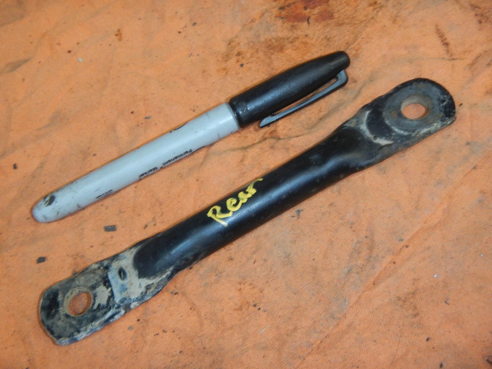 PLACA FRENO TRASERO SOPORTE BARRA 1975 1976 KAWASAKI KT250 KT 250 TRIALS Foto 2 de 2