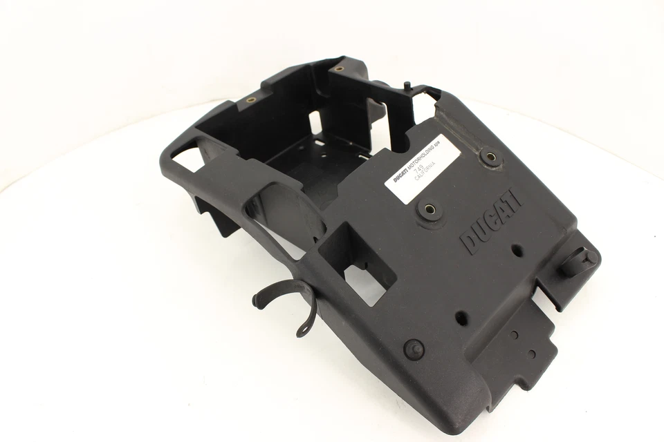 Ducati 749 R 2006 trasero trasero trasero bandeja de batería plástico 82914191A Foto 3 de 4