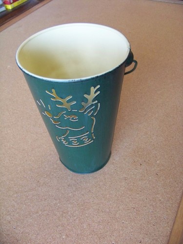Reindeer cutout tin bucket candle Christmas Holiday Season, A spice scent - Picture 2 of 11