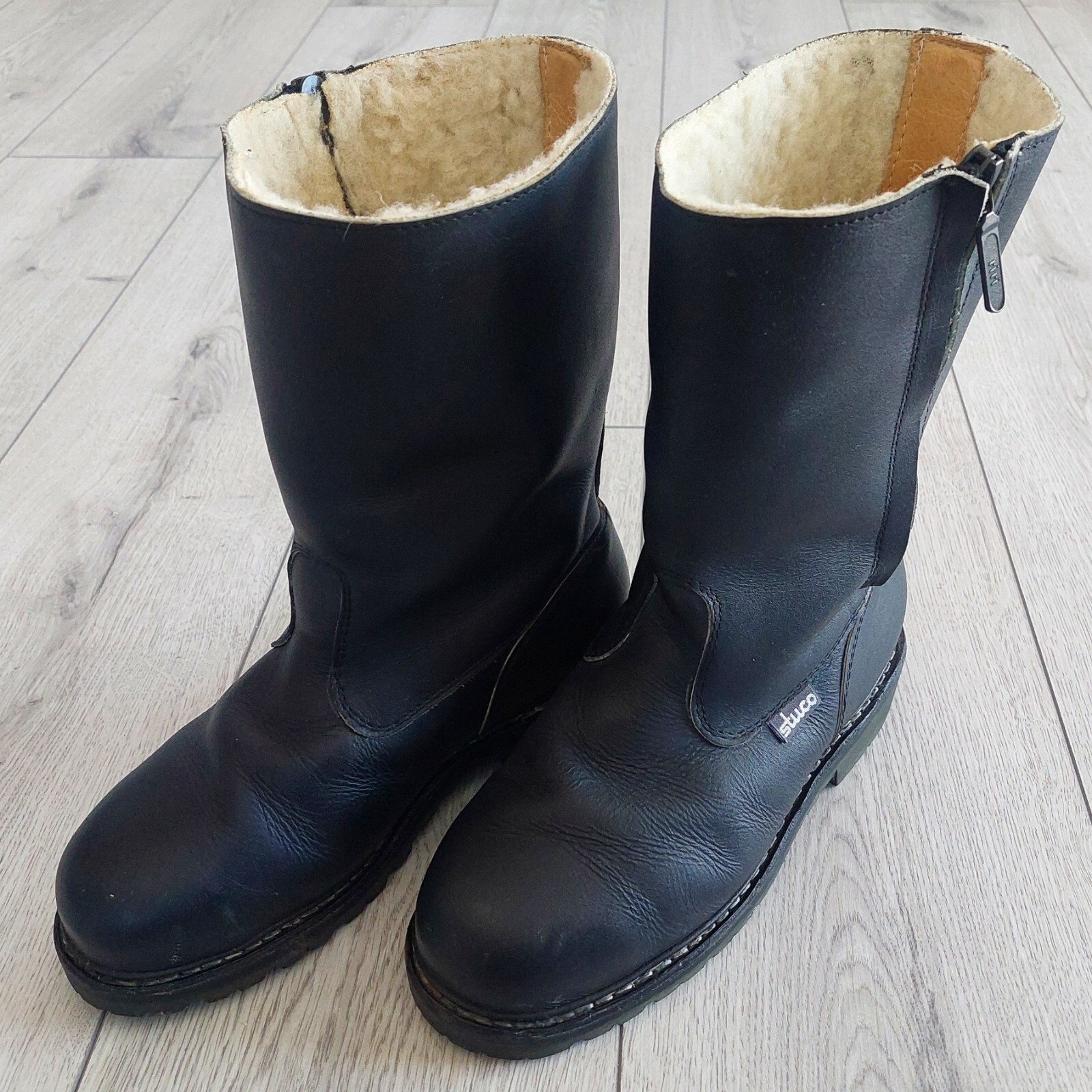 Sturdy stuco leather boots with sheep wool lining size EU 38 US 6 small used from Switzerland