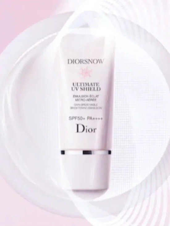 日焼け止め Dior Snow UV Shield 30ml SPF 50+ A24S553_DiorSnow_Duo_1688x3000.jpg