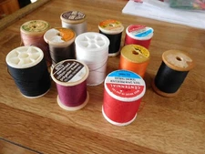 11 vintage spools of thread/5 wooden