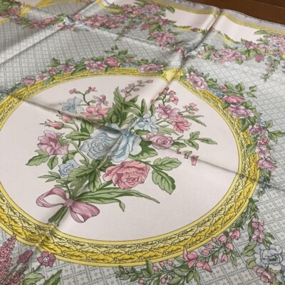 Christian Dior scarf 90 cm x 90 cm 100% silk floral pattern Unused