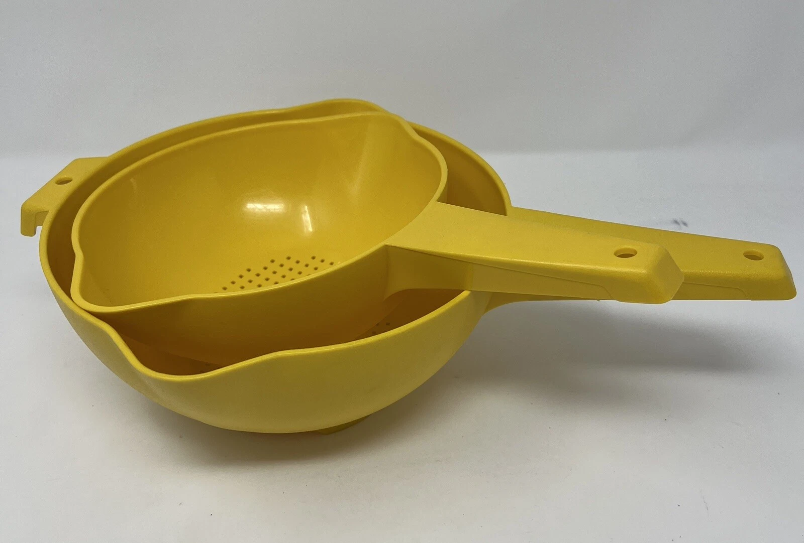 Vintage Tupperware Yellow Colanders Strainers 1 & 2 Quart 1523 & 1200 Set of 2