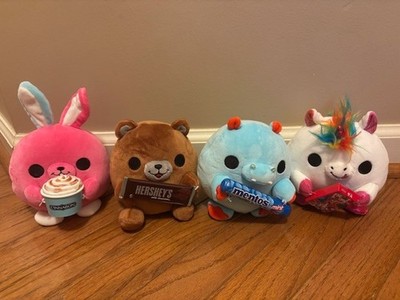 Zuru SNACKLES Plush Lot Of 4 Snacks - Mentos Hershy Bar Fruit loops Cinnabon 5''