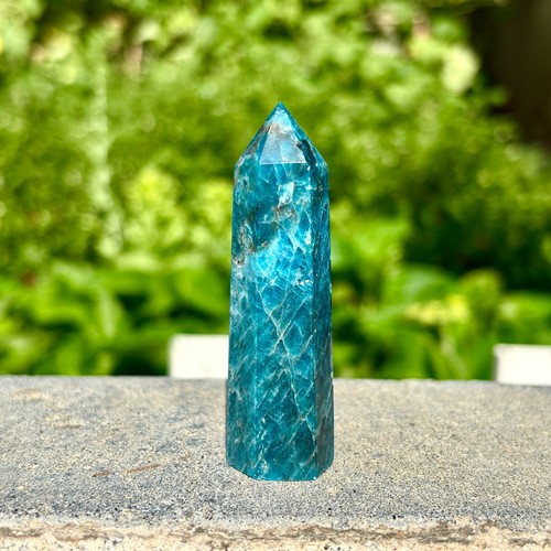 51G Natural blue apatite pillar quartz crystal mineral specimen
