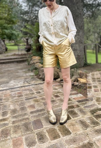 Vintage 80s ESCADA Designer Gold Leather Shorts XS/6/34 - Picture 1 of 8