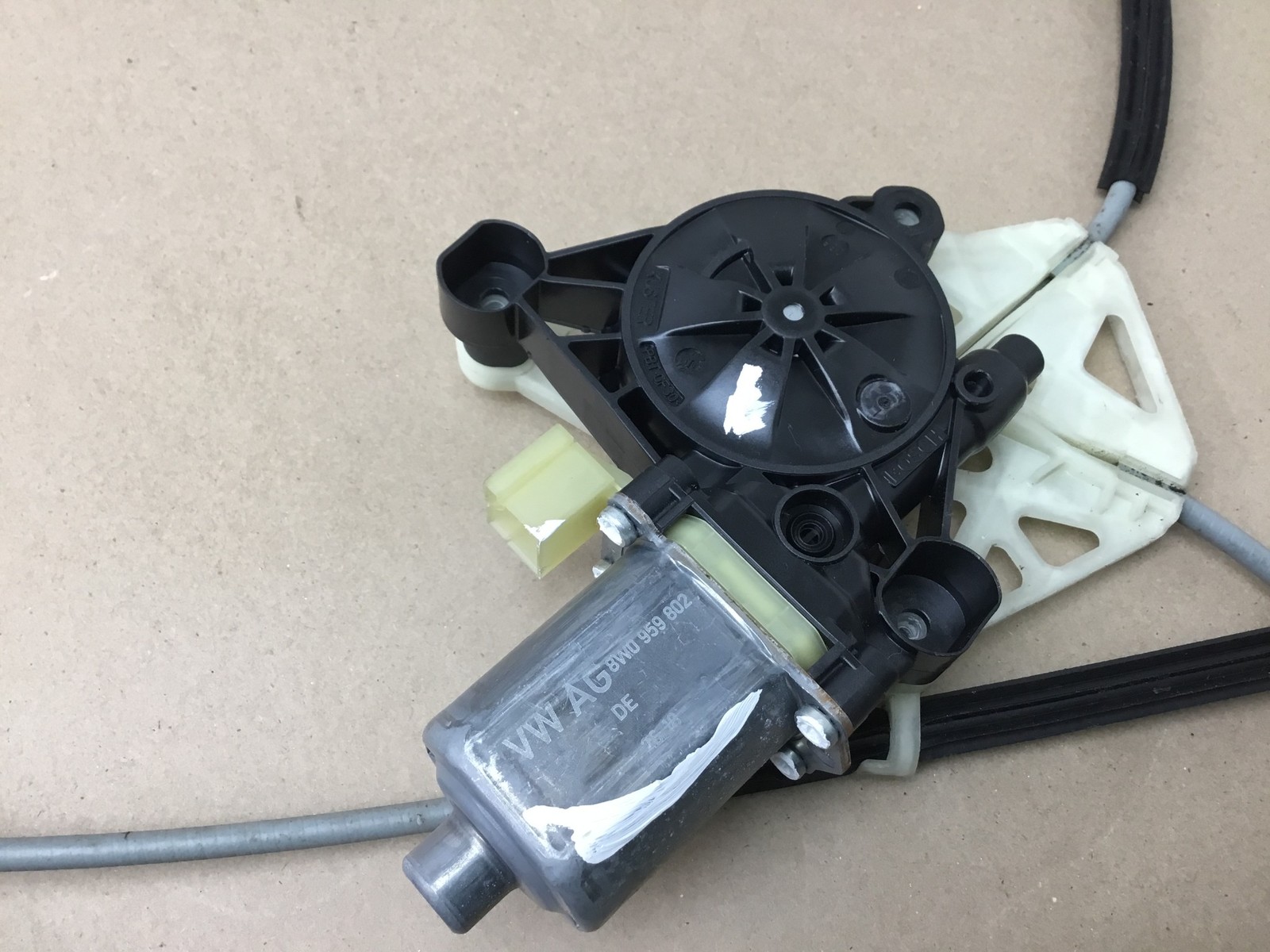 Bentley Bentayga 2019 V8 Rear Left Driver Door Window Regulator Motor 16-20 :M