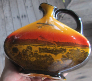 Nice ROYAL DOULTON DEWARS WHISKY Kingsware Sydney Harbour crock good condition
